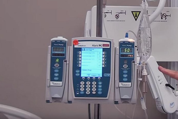 Miksi johtavat l&auml;&auml;kint&auml;valmistajat valitsevat suljetun silmukan askelia infuusiopumppuihin