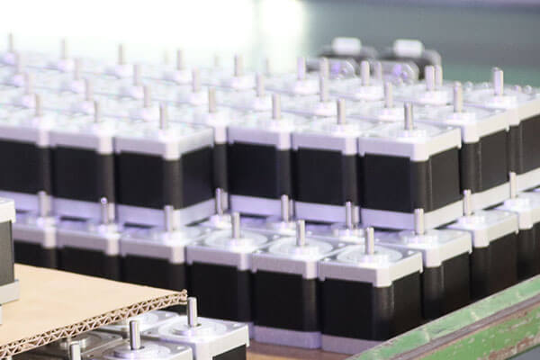 Motor Servo Stepper Bersepadu Vs Motor Stepper Tradisional: Perbezaan Utama Diterangkan