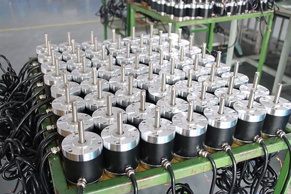 BLDC motor versus AC motor: Co je lepš&iacute; pro energeticky &uacute;činn&eacute; syst&eacute;my?