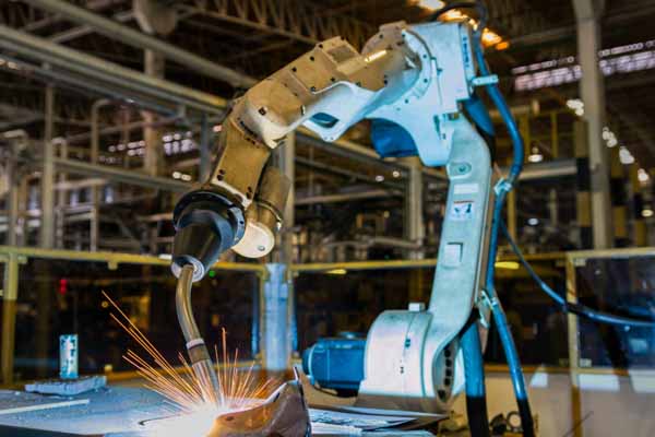 Warum integrierte Servomotoren ideal f&uuml;r moderne Schwei&szlig;roboter sind